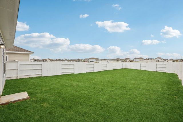 104 Summer DR, Elgin, TX 78621