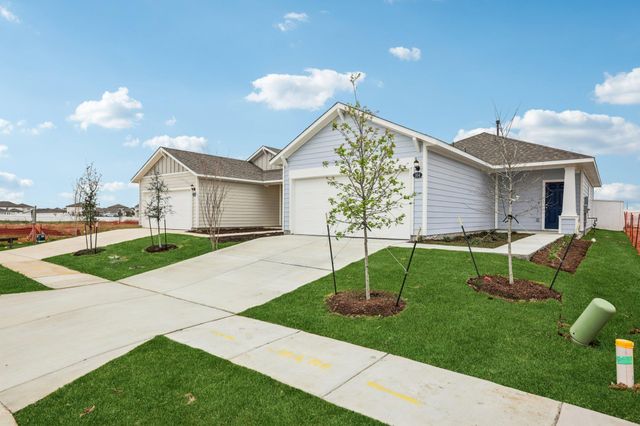 104 Summer DR, Elgin, TX 78621