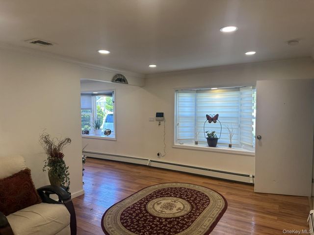 1 Hamlet Road, Levittown, NY 11756