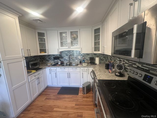 1 Hamlet Road, Levittown, NY 11756
