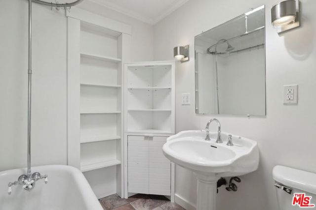 2747 Denby Avenue, Los Angeles, CA 90039