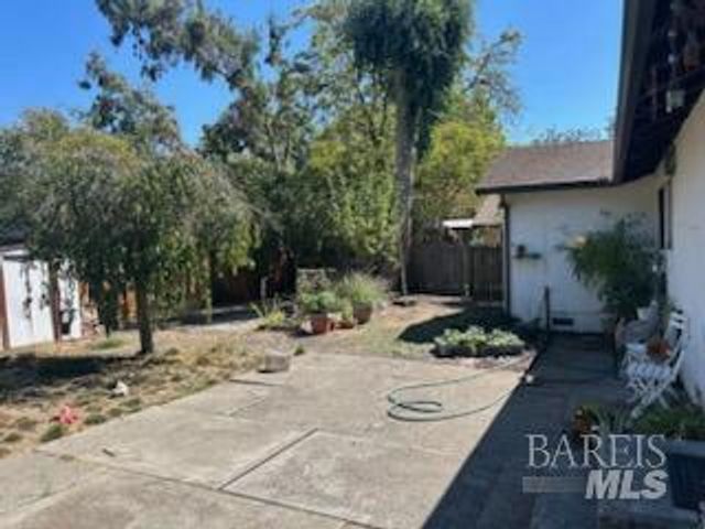 712 Jack London Dr, Santa Rosa, CA 95409