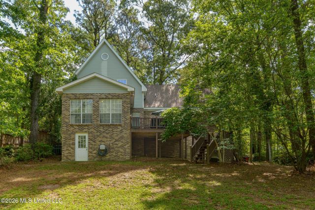 123 Dogwood Drive, Hattiesburg, MS 39402