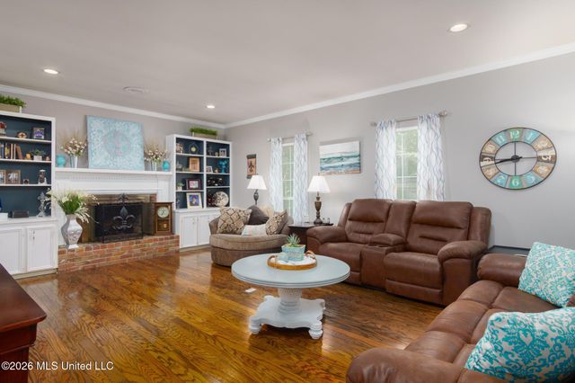 123 Dogwood Drive, Hattiesburg, MS 39402