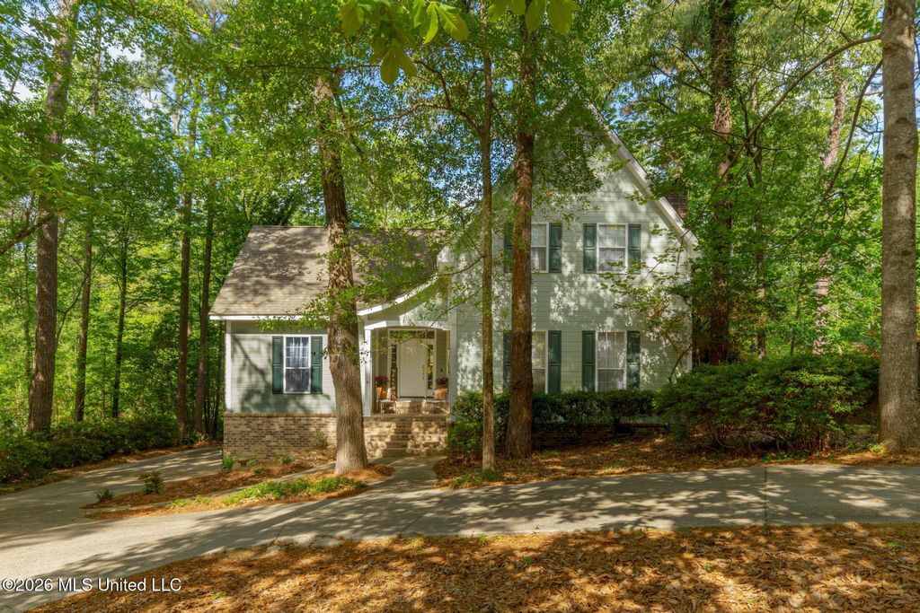 123 Dogwood Drive, Hattiesburg, MS 39402