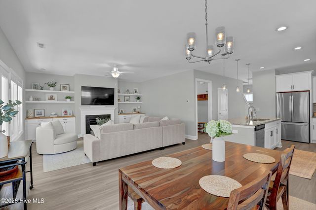 59 E Weatherbee Way, Hampstead, NC 28443