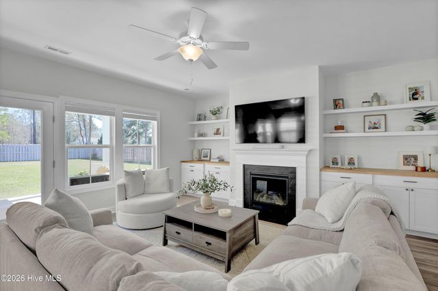 59 E Weatherbee Way, Hampstead, NC 28443