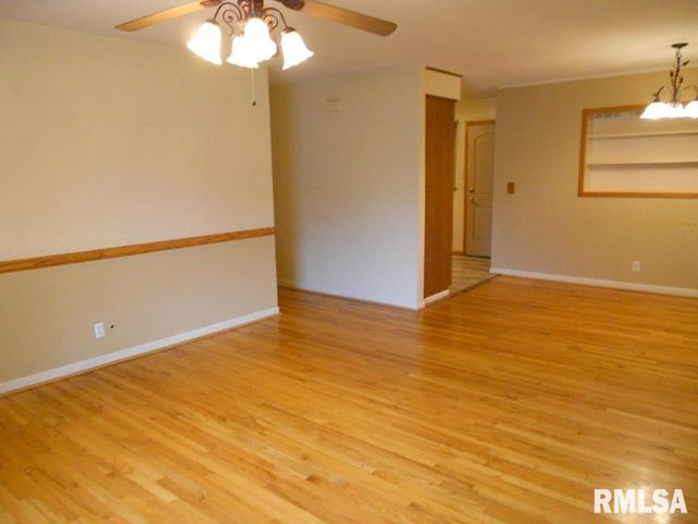 5012 N GRACELAND Drive, Peoria, IL 61614