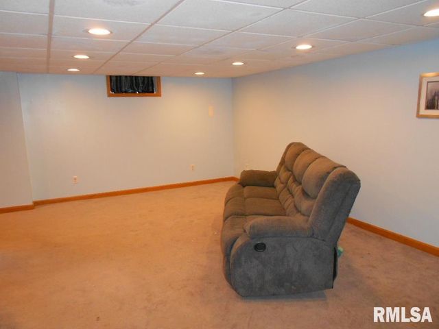 5012 N GRACELAND Drive, Peoria, IL 61614