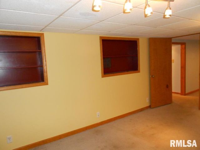 5012 N GRACELAND Drive, Peoria, IL 61614