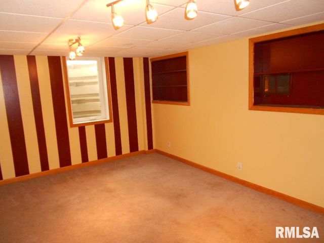 5012 N GRACELAND Drive, Peoria, IL 61614