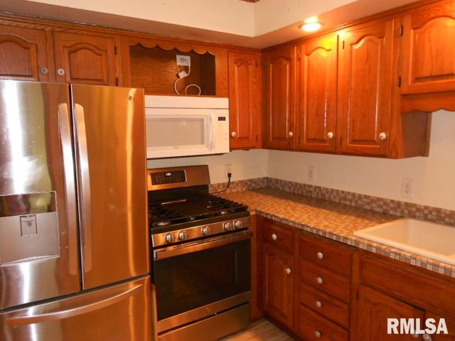 5012 N GRACELAND Drive, Peoria, IL 61614