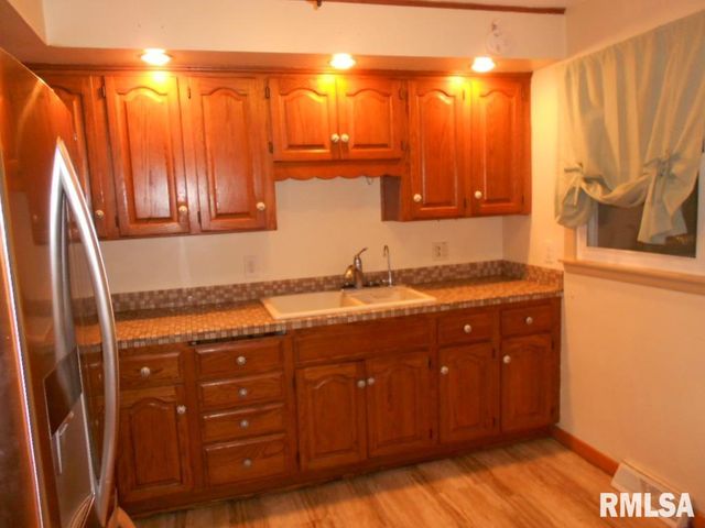 5012 N GRACELAND Drive, Peoria, IL 61614