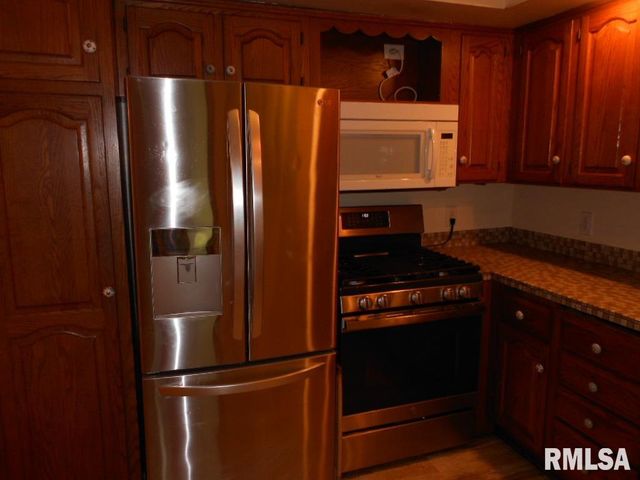 5012 N GRACELAND Drive, Peoria, IL 61614