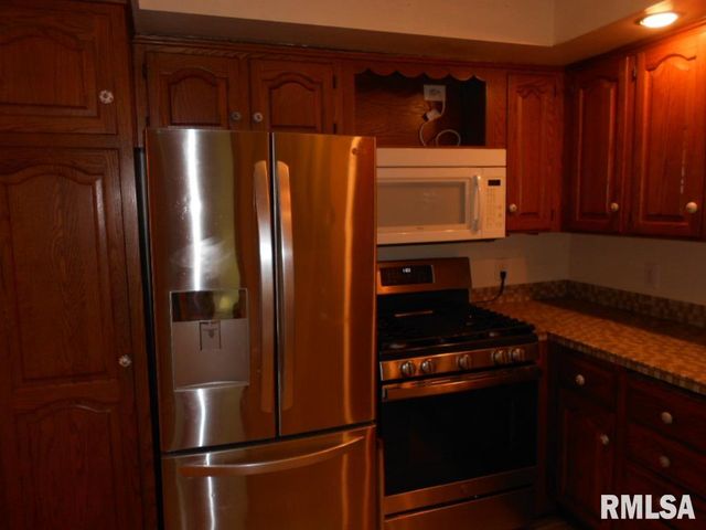 5012 N GRACELAND Drive, Peoria, IL 61614