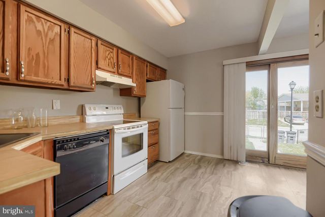 112 VILLA CAPRI CIR, Essex, MD 21221