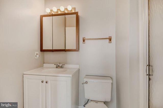 112 VILLA CAPRI CIR, Essex, MD 21221