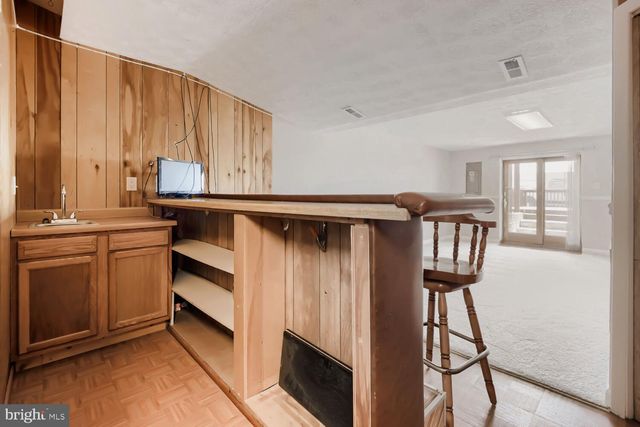 112 VILLA CAPRI CIR, Essex, MD 21221