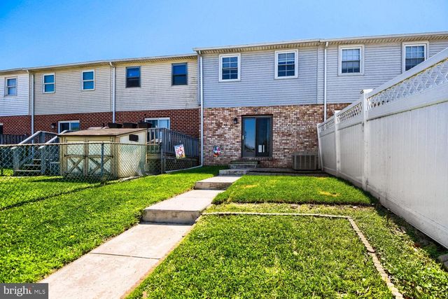 112 VILLA CAPRI CIR, Essex, MD 21221