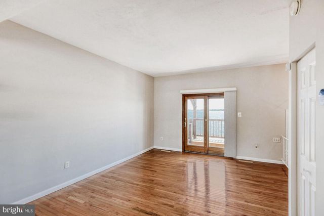 112 VILLA CAPRI CIR, Essex, MD 21221