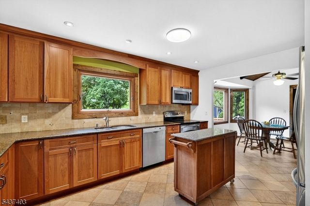 99 Cole Rd, Readington Twp., NJ 08889