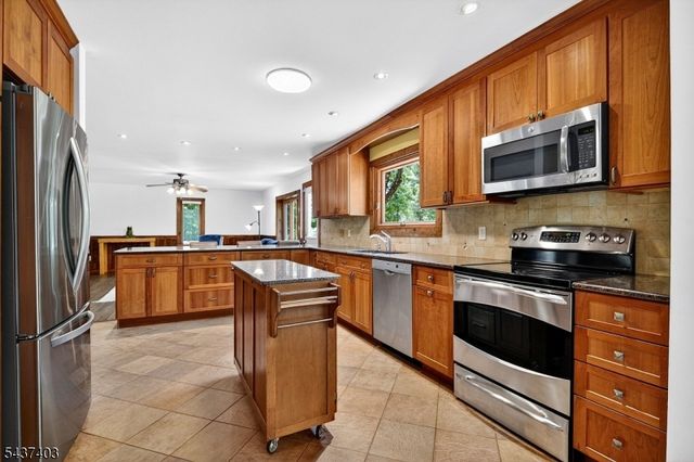 99 Cole Rd, Readington Twp., NJ 08889