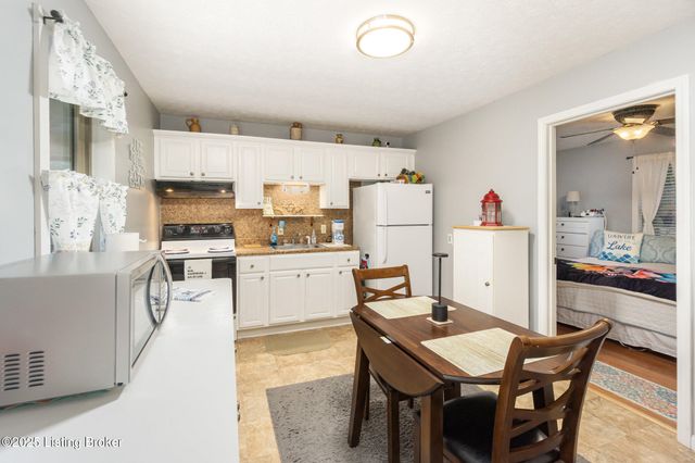 33 Elmwood Dr, Clarkson, KY 42726