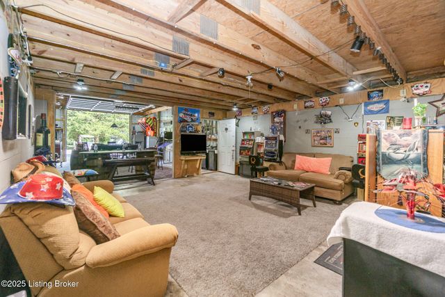 33 Elmwood Dr, Clarkson, KY 42726