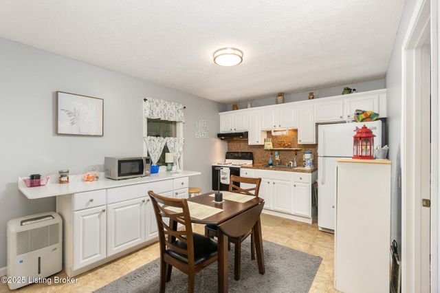 33 Elmwood Dr, Clarkson, KY 42726