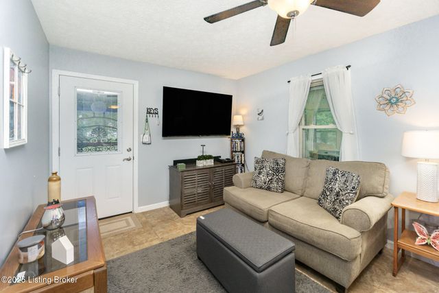 33 Elmwood Dr, Clarkson, KY 42726