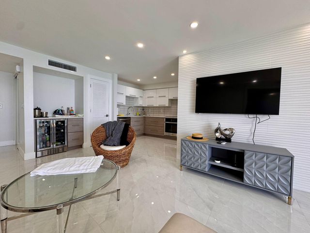 3590 S Ocean Boulevard 402, South Palm Beach, FL 33480