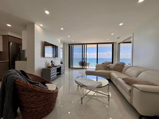 3590 S Ocean Boulevard 402, South Palm Beach, FL 33480