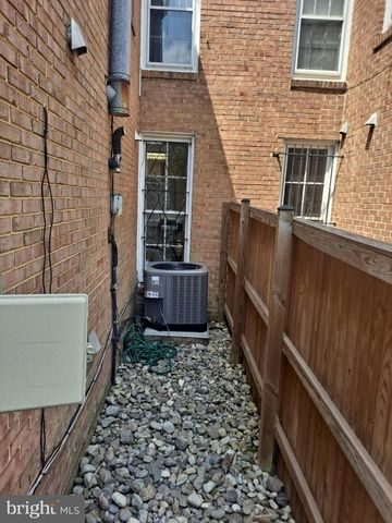 1009 E ST SE, Washington, DC 20003
