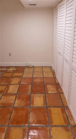 6423 Collins Ave 1101, Miami Beach, FL 33141