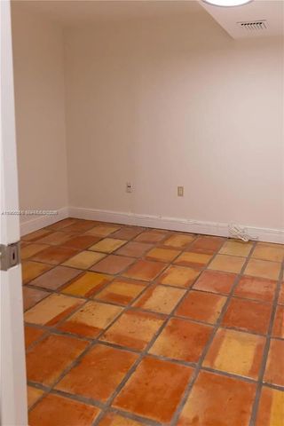 6423 Collins Ave 1101, Miami Beach, FL 33141