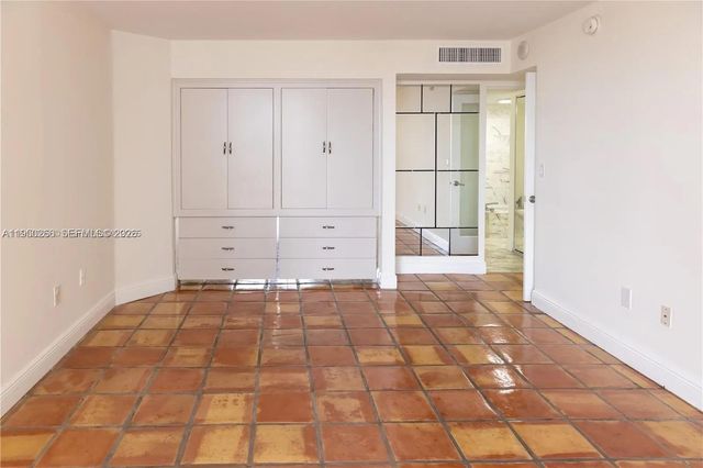 6423 Collins Ave 1101, Miami Beach, FL 33141