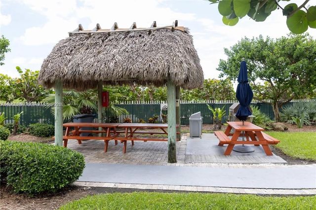 6423 Collins Ave 1101, Miami Beach, FL 33141