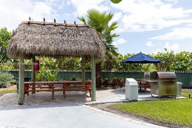 6423 Collins Ave 1101, Miami Beach, FL 33141