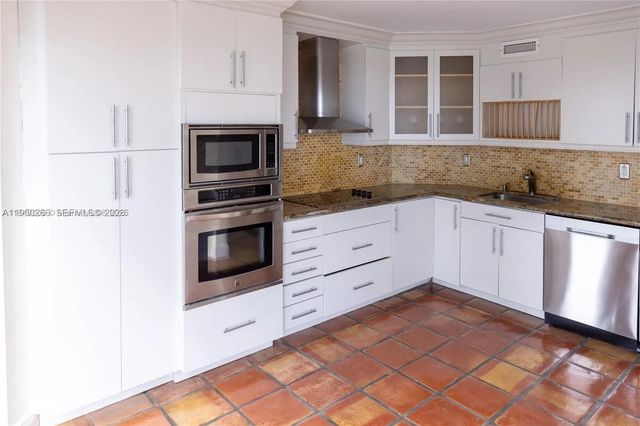 6423 Collins Ave 1101, Miami Beach, FL 33141