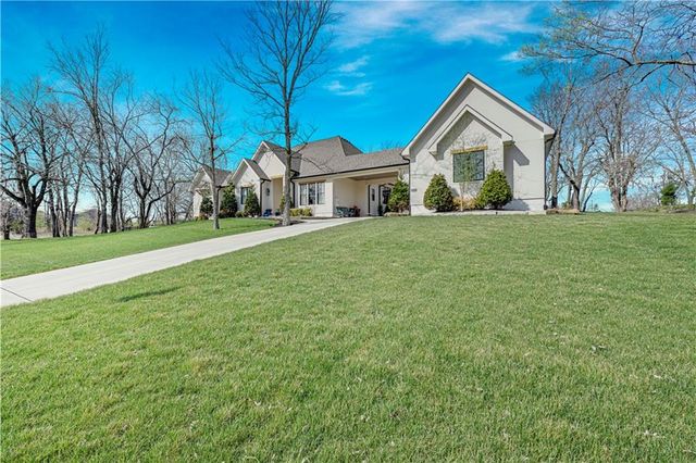 18340 Mohawk Lane, Stilwell, KS 66085