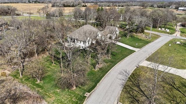 18340 Mohawk Lane, Stilwell, KS 66085