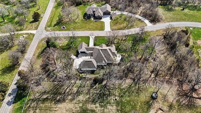 18340 Mohawk Lane, Stilwell, KS 66085