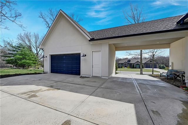 18340 Mohawk Lane, Stilwell, KS 66085