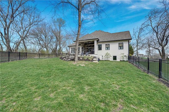 18340 Mohawk Lane, Stilwell, KS 66085