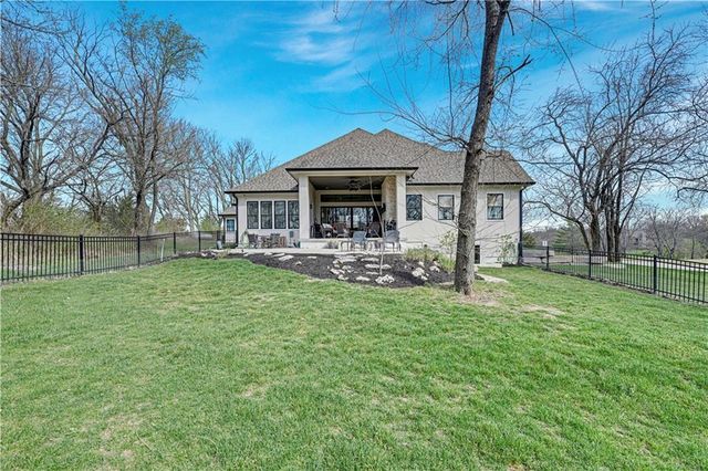 18340 Mohawk Lane, Stilwell, KS 66085