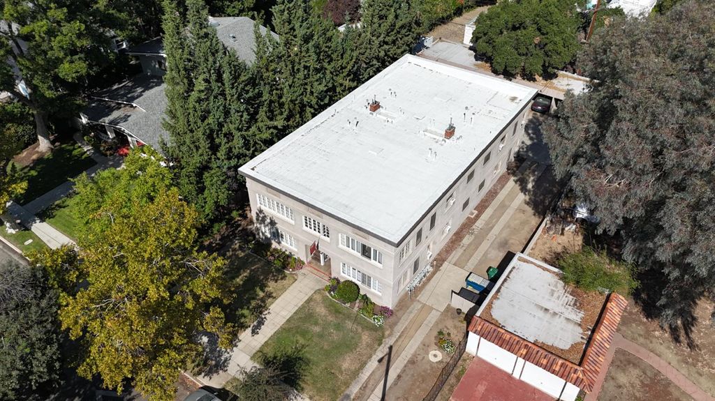 Image 2 of property listing at 745 E Home Avenue, Fresno, CA 93728