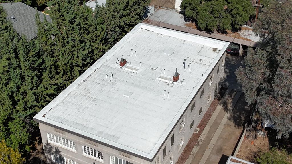 Image 3 of property listing at 745 E Home Avenue, Fresno, CA 93728