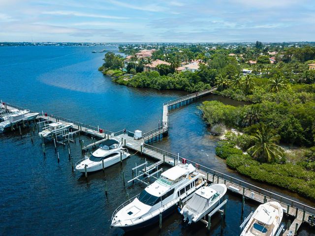 879 SW Pebble Lane, Palm City, FL 34990