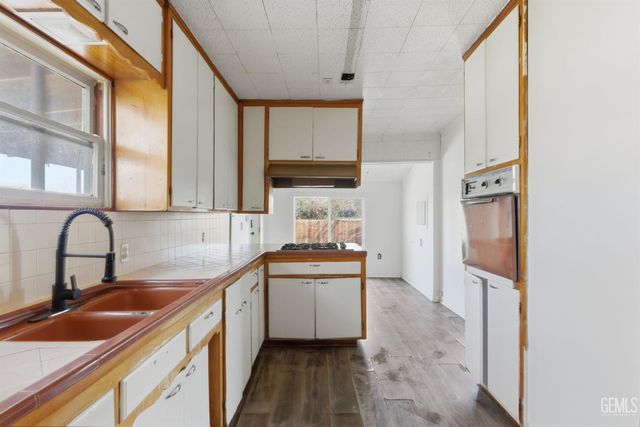 2930 Potomac Avenue, Bakersfield, CA 93307