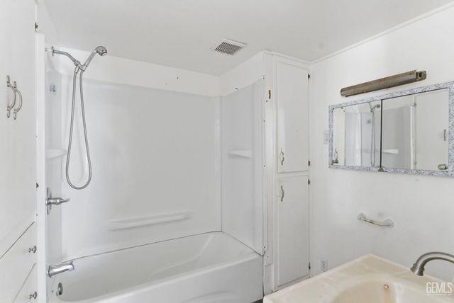 2930 Potomac Avenue, Bakersfield, CA 93307